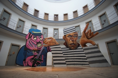 Stablox Unidos in the jail